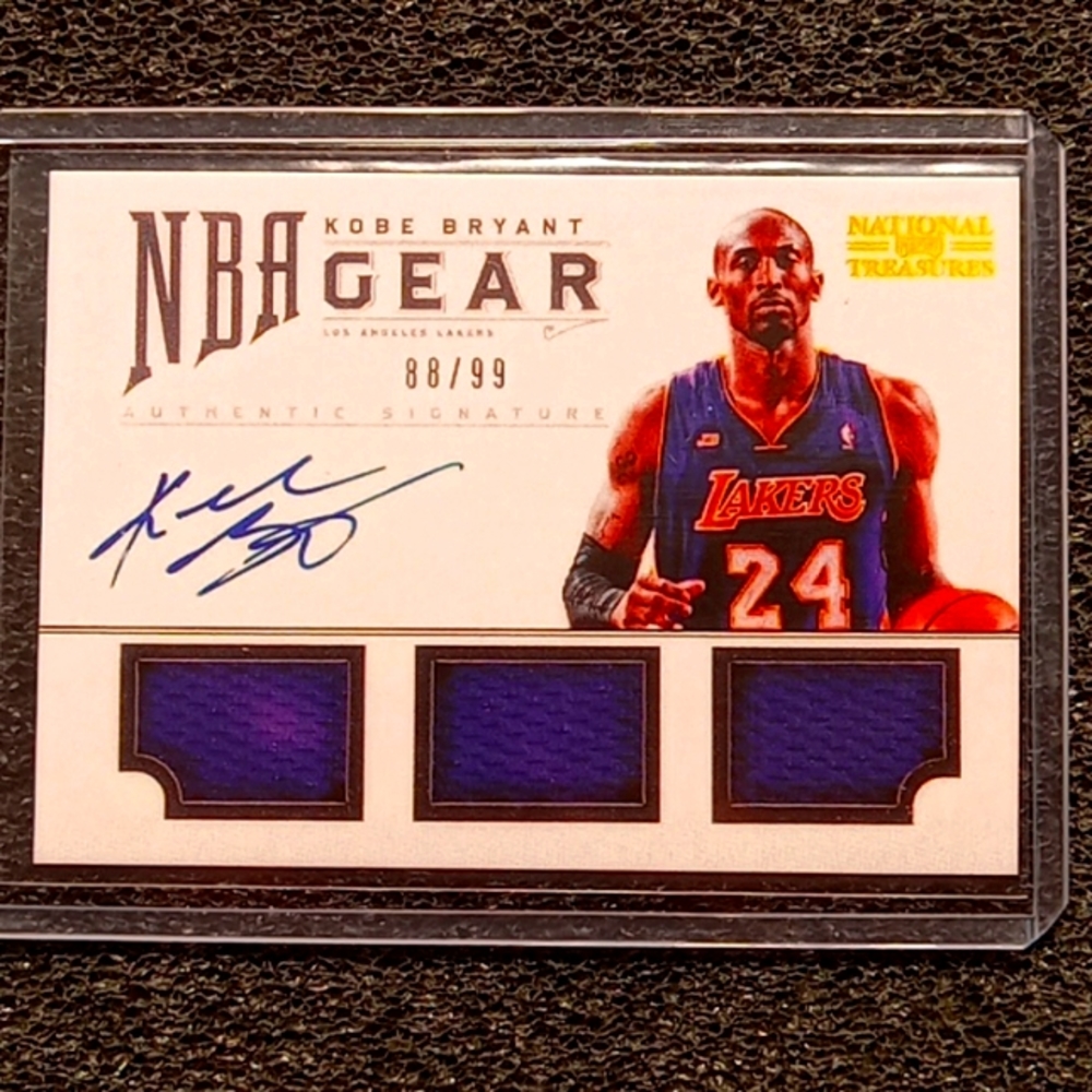2013 Kobe Bryant Lakers NBA Gear Autograph Card /99. Limited Edition